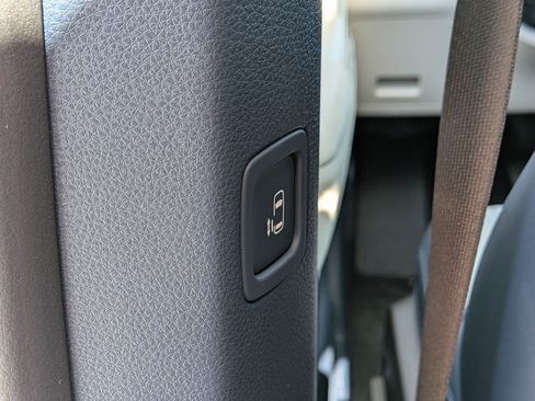New 2026 Kia Carnival EX FWD image 18