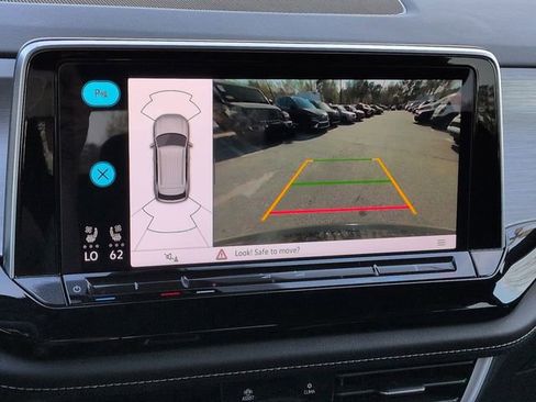 Used 2024 Volkswagen Atlas Cross Sport SE image 26