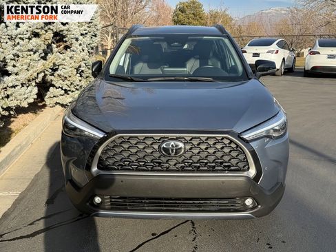 Used 2025 Toyota Corolla Cross XLE image 2