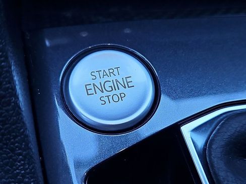 Certified 2022 Volkswagen Tiguan SE image 16