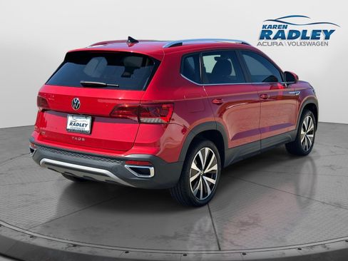 Certified 2023 Volkswagen Taos SE FWD image 2