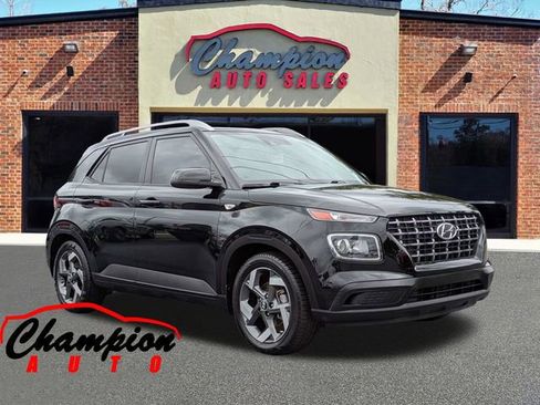 Used 2022 Hyundai Venue SEL FWD image 1