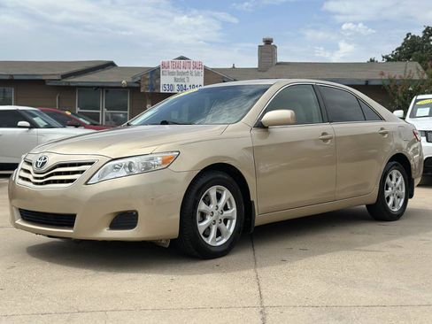 Used 2011 Toyota Camry LE w/ LE Extra-Value Pkg FWD image 2