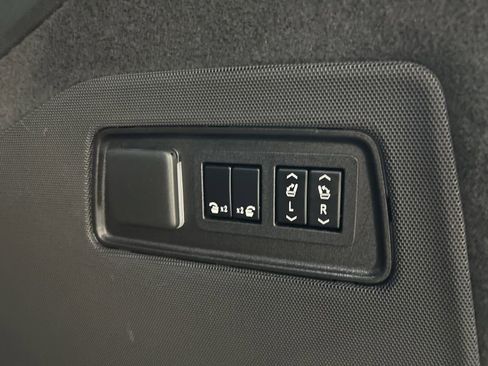 Used 2021 Cadillac Escalade Sport Platinum AWD/4WD image 36