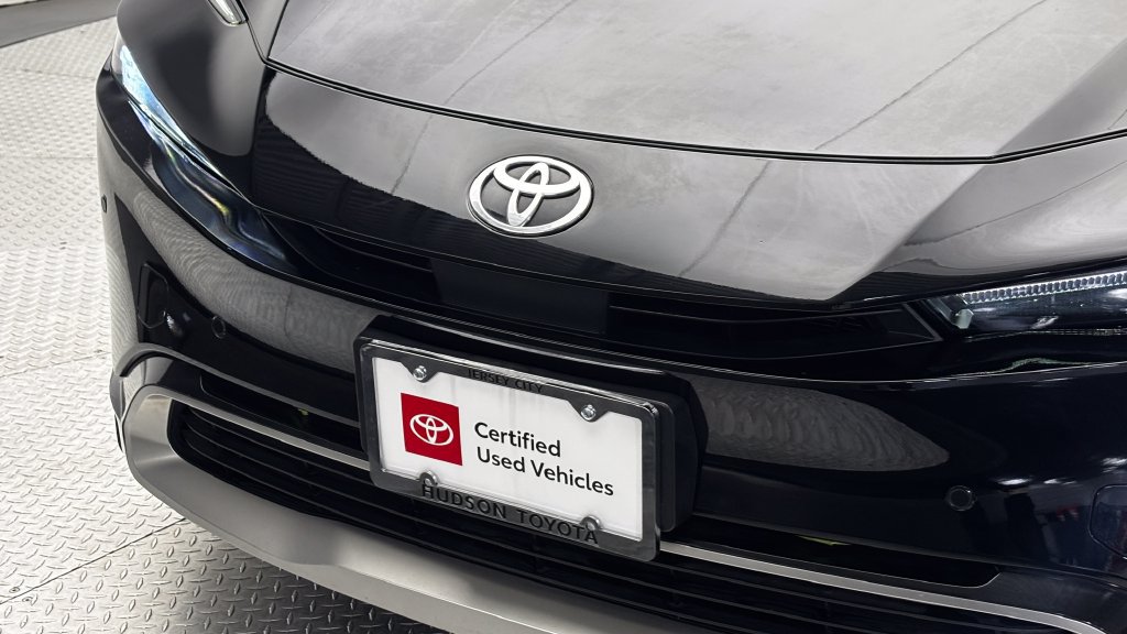 Used 2023 Toyota Prius Prime FWD image 2