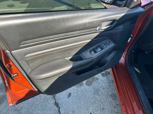 Used 2021 Nissan Altima 2.5 SR FWD image 8