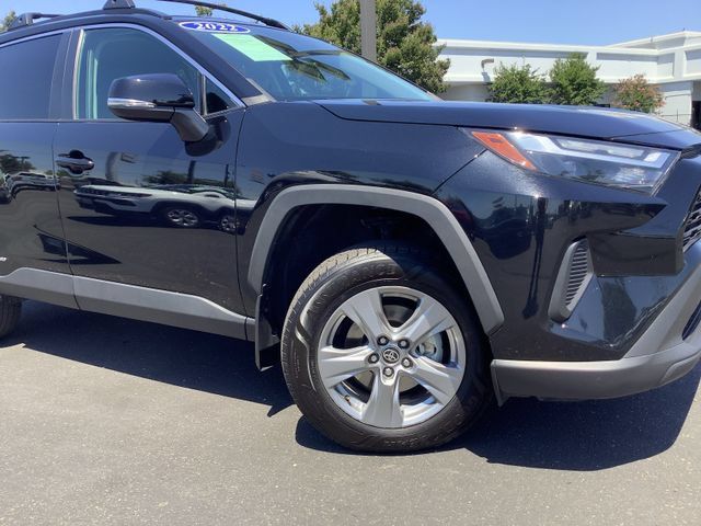 Used 2022 Toyota RAV4 XLE AWD/4WD image 3