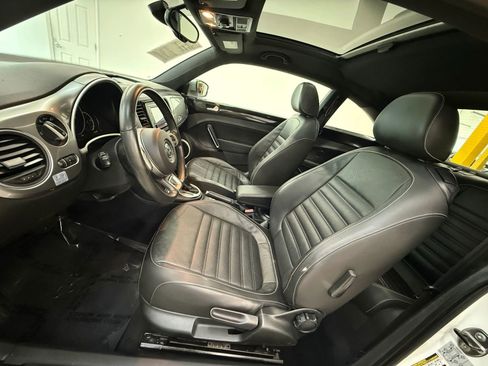 Used 2014 Volkswagen Beetle TDI image 16