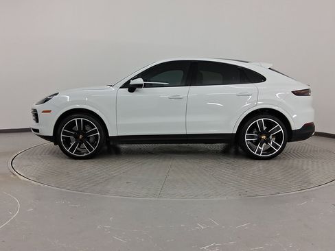 Used 2022 Porsche Cayenne S image 2