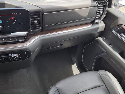 Used 2025 GMC Sierra 1500 SLT AWD/4WD image 6