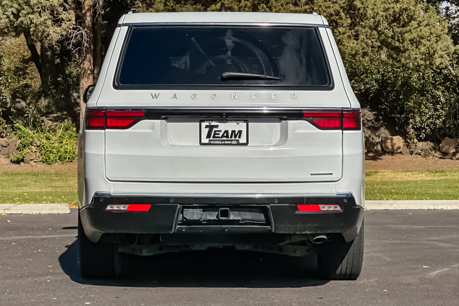Used 2024 Jeep Wagoneer L Series II AWD/4WD image 5