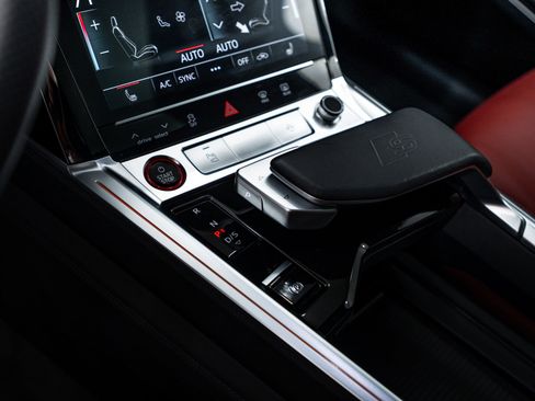 Certified 2023 Audi e-tron S Prestige image 12