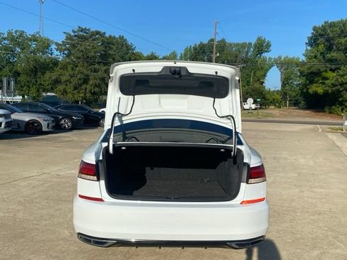 Used 2020 Volkswagen Passat 2.0T R-Line FWD image 6