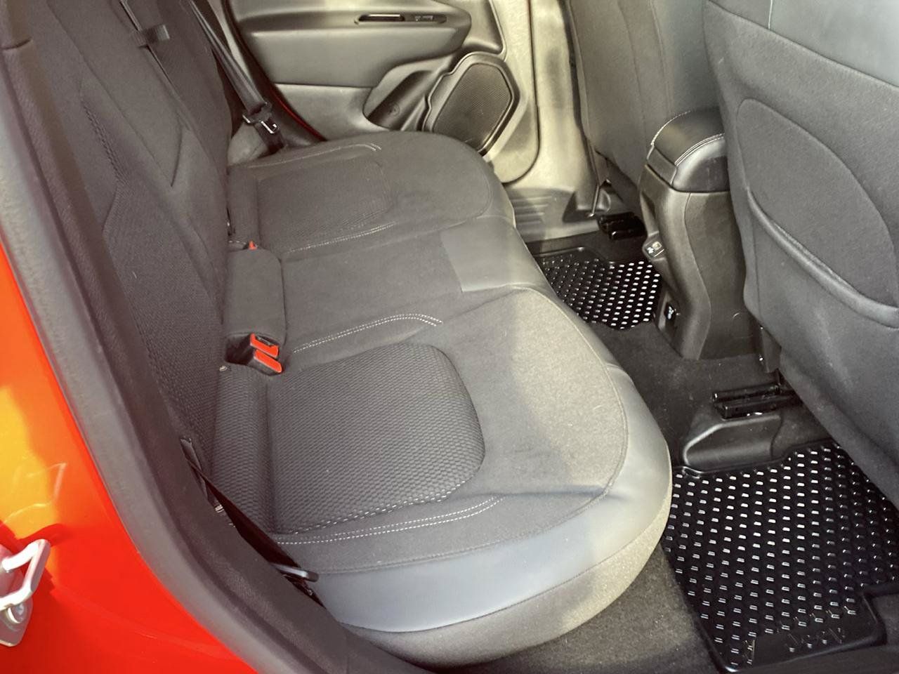 Used 2022 Jeep Renegade Altitude w/ Convenience Group AWD/4WD image 8