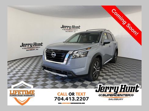 Used 2025 Nissan Pathfinder Platinum image 1