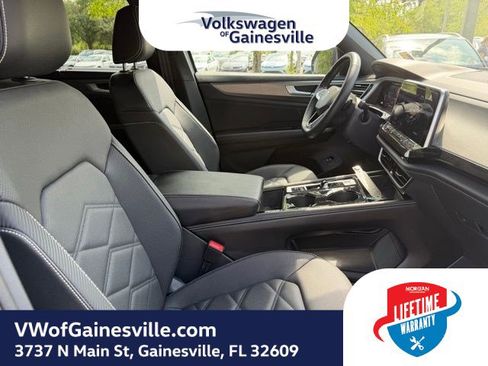 Used 2025 Volkswagen Atlas Cross Sport SE AWD/4WD image 9