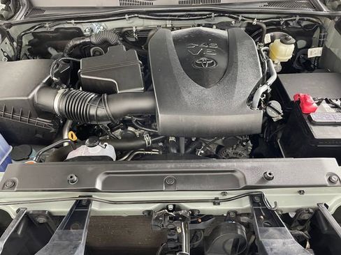 Used 2022 Toyota Tacoma TRD Sport AWD/4WD image 20