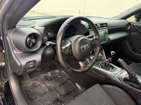 Used 2023 Toyota GR86 image 17