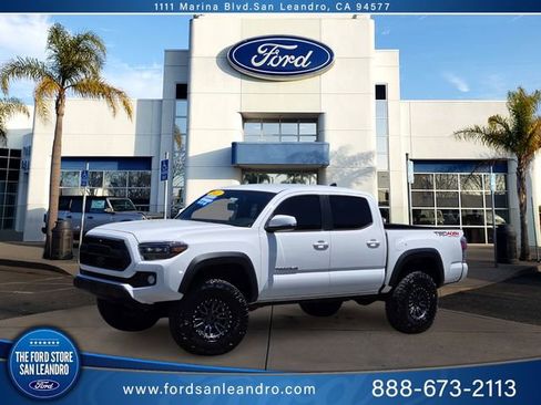 Used 2021 Toyota Tacoma TRD Off-Road w/ Technology Package AWD/4WD image 1