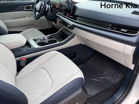 New 2026 Kia Carnival EX FWD image 11