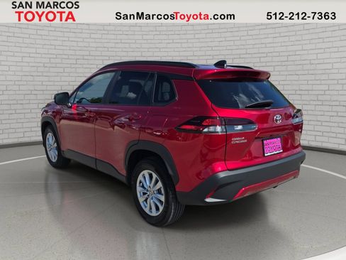 Used 2026 Toyota Corolla Cross LE FWD image 8