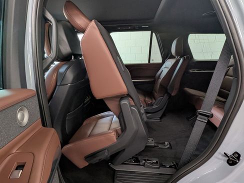 New 2025 Lincoln Navigator Reserve image 8