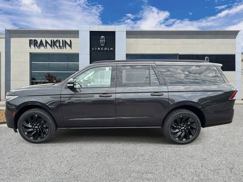 New 2026 Lincoln Navigator L Reserve w/ Jet Appearance Package AWD/4WD image 4