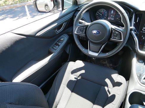 Used 2025 Subaru Outback Premium AWD/4WD image 9