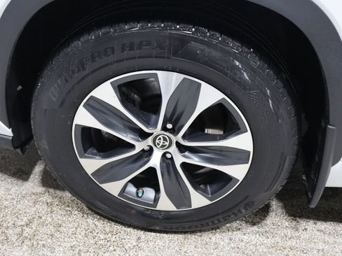 Certified 2022 Toyota Highlander XLE image 8