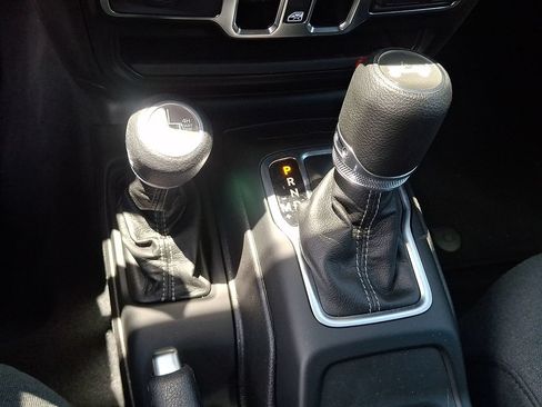Used 2025 Jeep Wrangler Unlimited Sahara w/ Safety Group AWD/4WD image 14