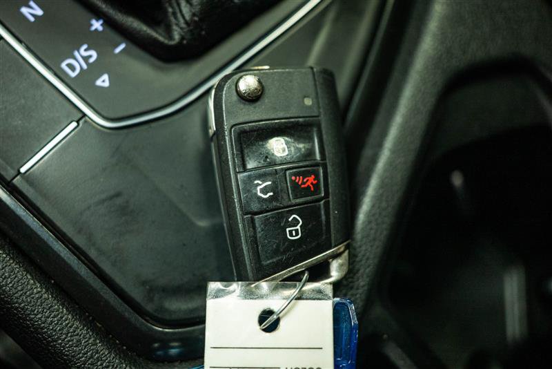 Used 2018 Volkswagen Tiguan SE w/ Panoramic Sunroof Package FWD image 22