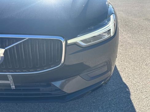 Used 2019 Volvo XC60 T5 Momentum w/ Premium Package image 9