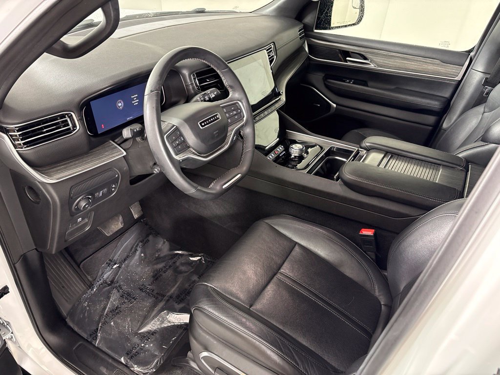Used 2024 Jeep Wagoneer L Series II RWD image 34