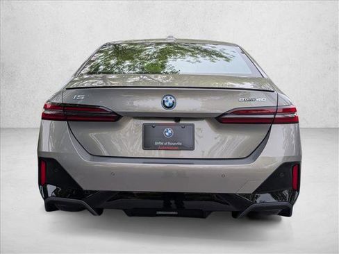 New 2026 BMW i5 eDrive40 w/ M Sport Package image 7