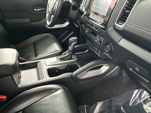 Used 2022 Nissan Frontier SV w/ SV Premium Package image 15