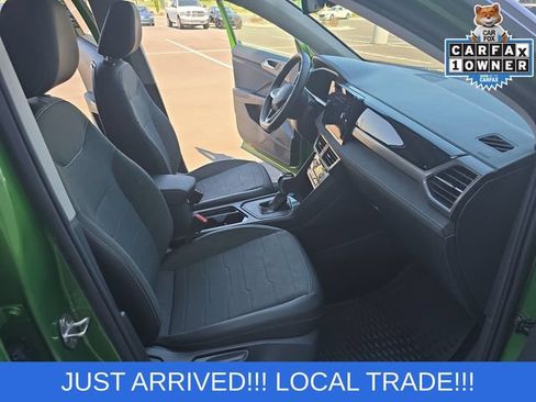 Used 2025 Volkswagen Taos SE FWD image 18