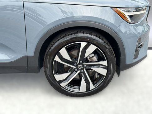 Certified 2023 Volvo XC40 B5 Plus w/ Climate Package AWD/4WD image 12
