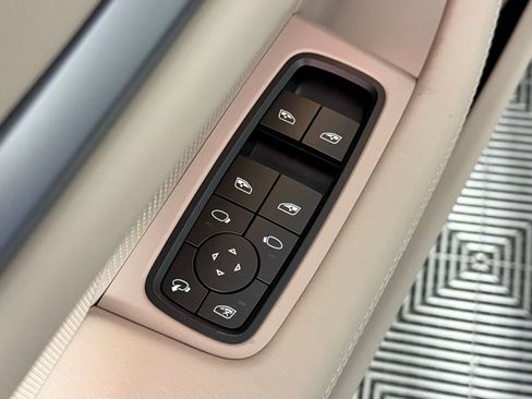 New 2026 Porsche Taycan image 27