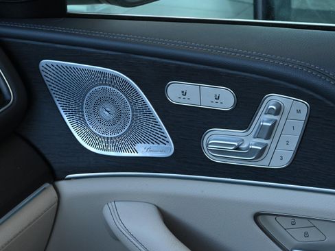 Used 2020 Mercedes-Benz GLS 580 4MATIC image 41