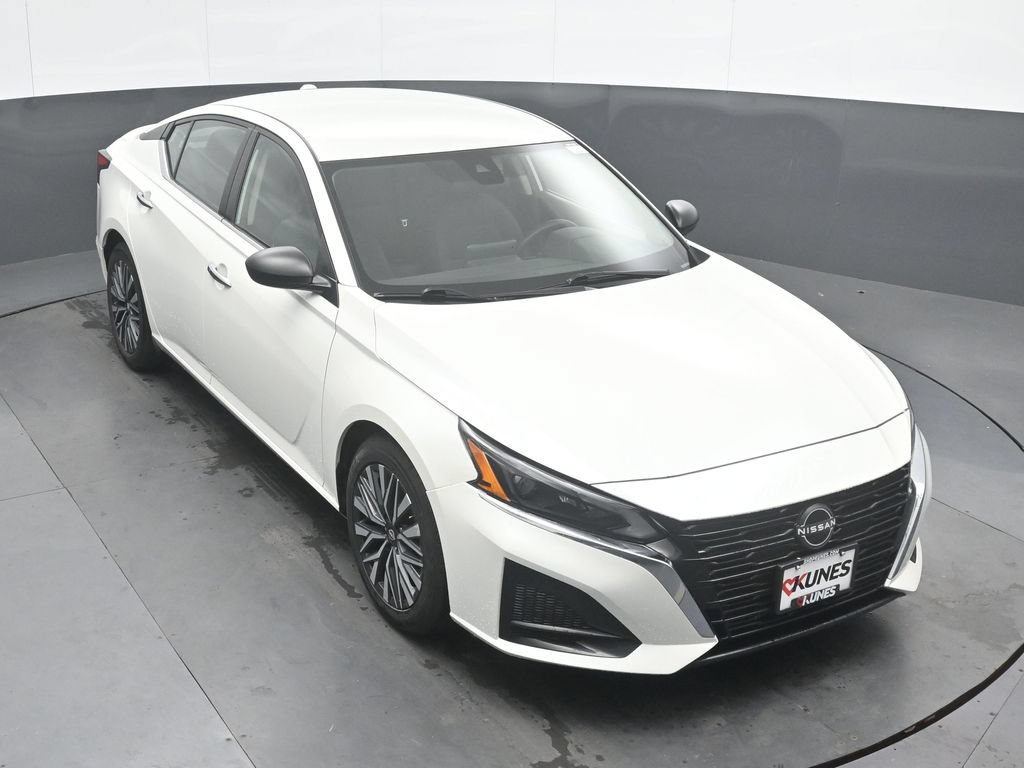 Used 2024 Nissan Altima 2.5 SV FWD image 33
