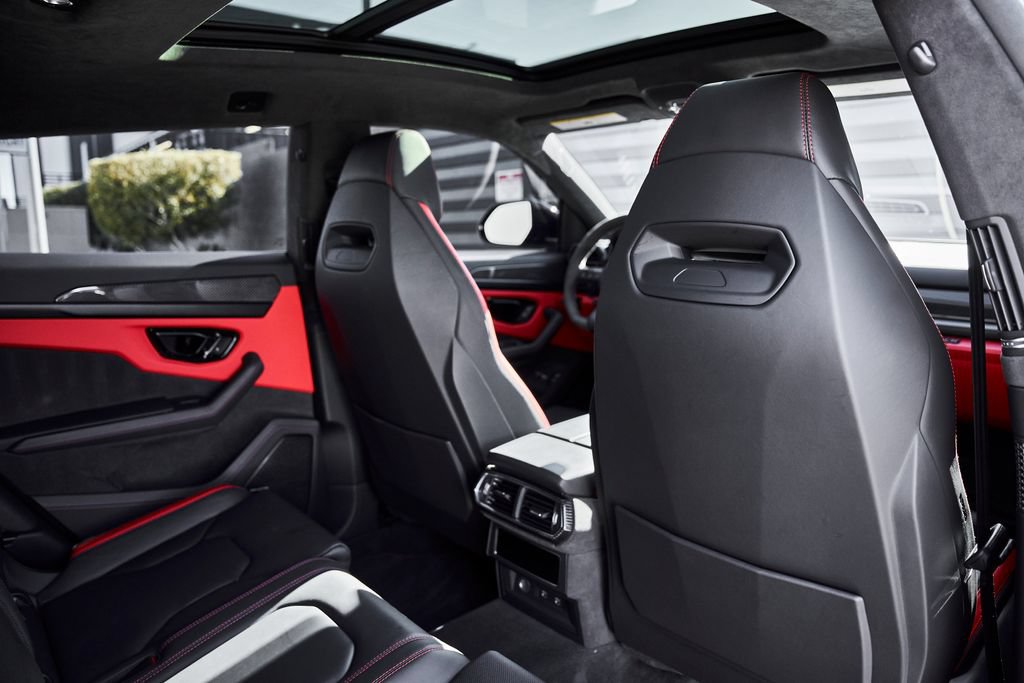 Used 2025 Lamborghini Urus SE AWD/4WD image 39