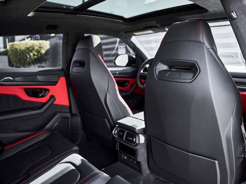 Used 2025 Lamborghini Urus Performante AWD/4WD image 39