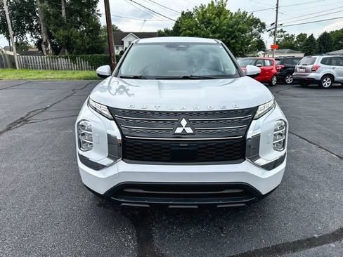 Used 2022 Mitsubishi Outlander ES AWD/4WD image 2