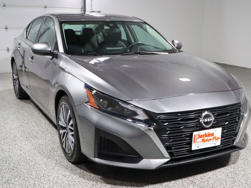 Used 2023 Nissan Altima 2.5 SV image 5