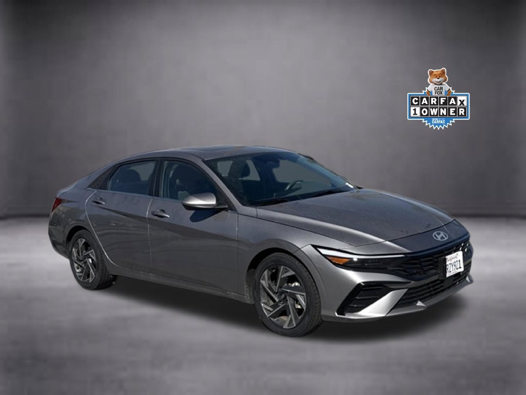 Used 2025 Hyundai Elantra SEL FWD image 2