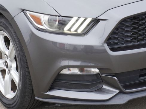 Used 2017 Ford Mustang Coupe image 3