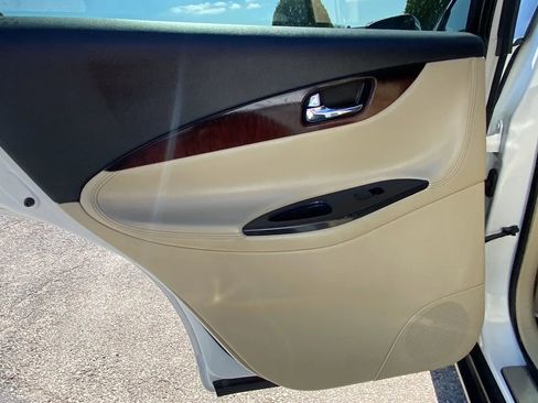 Used 2017 INFINITI QX50 2WD w/ Premium Plus Package image 17