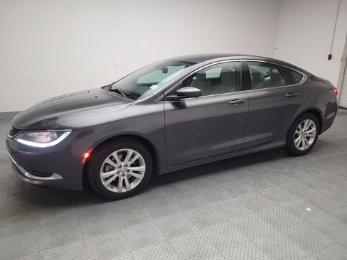 Used 2016 Chrysler 200 Limited image 2