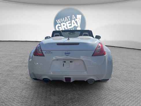 Used 2016 Nissan 370Z Touring image 5