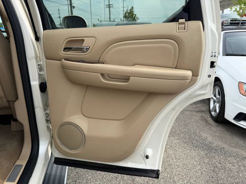 Used 2013 Cadillac Escalade Luxury AWD/4WD image 32